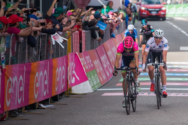 Andalo, Italy May 24, 2016; A group of professional cyclists passes the finish line of the stage — Stock Photo, Image