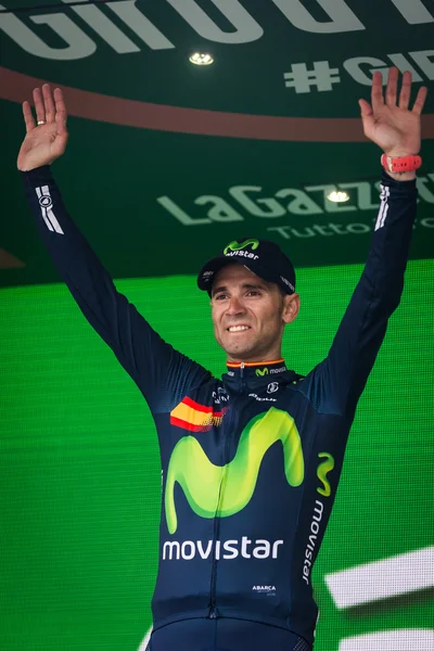 Andalo, Italy May 24, 2016; Alejandro Valverde on the podium after winning. — Stock Photo, Image