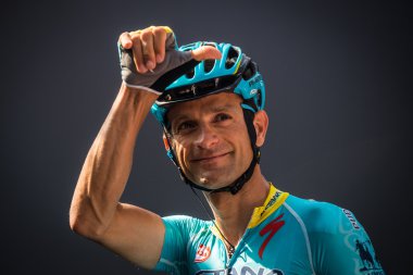 Muggi, İtalya 26 Mayıs 2016; Michele Scarponi, takım Astana, başlamadan önce Sahne Podyum imzalar