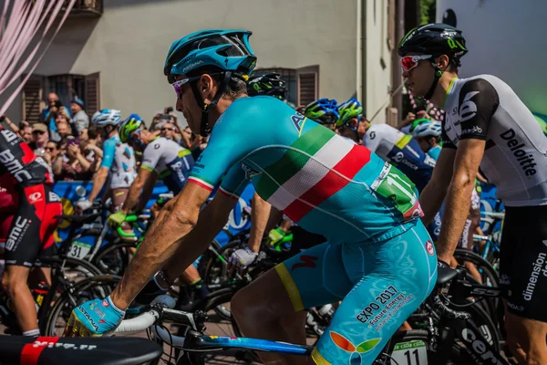 Muggi, Italia 26 de mayo de 2016; Vincenzo Nibali desde dentro del Grupo antes del inicio de la etapa — Foto de Stock