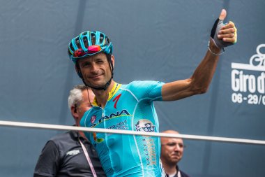 Pinerolo, İtalya 27 Mayıs 2016; Michele Scarponi, Astana ekibine başlamadan önce Sahne Podyum imzalar