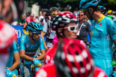 Pinerolo, İtalya 27 Mayıs 2016; Başlamadan önce Sahne Alanı'nın grubunda Vincenzo Nibali, Astana Team, konsantre