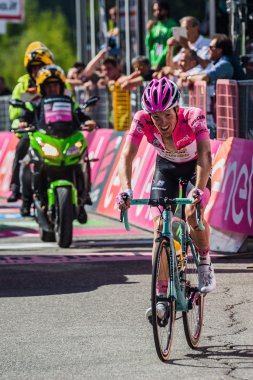 Risoul, Fransa 27 Mayıs 2016; Steven Kruijswijk, loto takım, yorgun geçer bitiş çizgisine bir yokuş yukarı sert dağ Stage'le bitirdikten sonra Risoul içinde