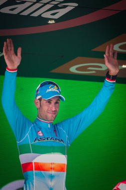 Risoul, Fransa 27 Mayıs 2016; Vincenzo Nibali, Astana takımda zor dağ sahne kazandıktan sonra podyum