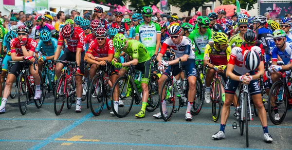 Pinerolo, Italie 27 mai 2016 ; Le cycliste professionnel du groupe en première ligne prêt à partir pour la dure étape de montagne — Photo