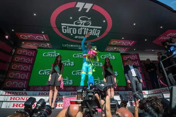 Risoul, Frankreich 27. Mai 2016; Vincenzo Nibali, Team astana, auf dem Podium nach seinem Sieg auf einer schweren Bergetappe — Stockfoto