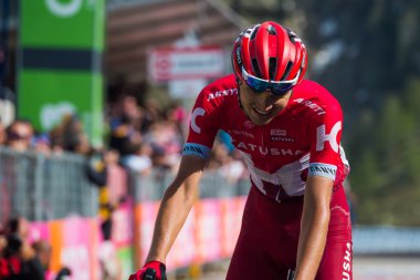 Sant Anna, İtalya 28 Mayıs 2016; Bitiş çizgisine ve kazanmak zor dağ sahne dizgin Taaramae, Katusha takım, yorgun geçer