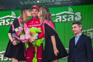 Sant Anna, İtalya 28 Mayıs 2016; Taaramae, Katusha takımda zor dağ sahne kazandıktan sonra podyum rein