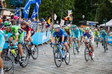 Torino, İtalya 29 Mayıs 2016; Grup profesyonel bisikletçiler hızlandırmak Torino'da sokak devrenin son tur için