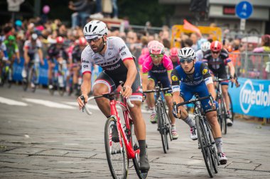 Torino, İtalya 29 Mayıs 2016; Grup profesyonel bisikletçiler hızlandırmak Torino'da sokak devrenin son tur için