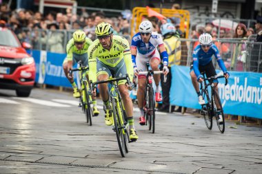 Torino, İtalya 29 Mayıs 2016; Grup profesyonel bisikletçiler hızlandırmak Torino'da sokak devrenin son tur için