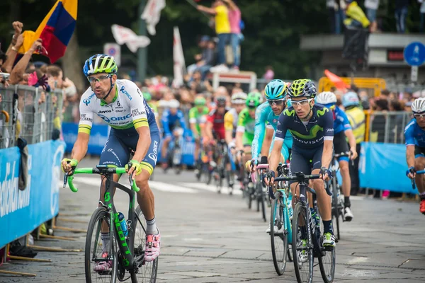 Torino, 29 maggio 2016; Gruppo di ciclisti professionisti accelera per l'ultimo giro del circuito cittadino di Torino — Foto Stock