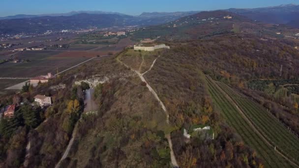 Antica Fortificazione Austriaca Abbandonata Sulla Cima Una Collina Che Domina — Video Stock