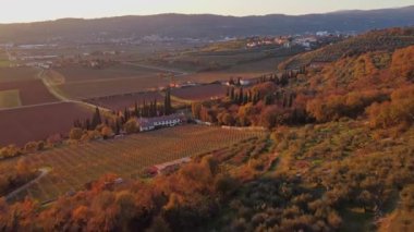 Antik Venedik villaları sonbahar renkleriyle dolu ormanlara gömülmüş..