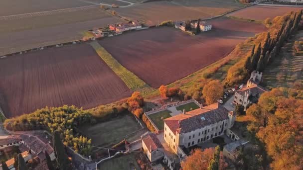 Antik Venedik Villaları Sonbahar Renkleriyle Dolu Ormanlara Gömülmüş — Stok video