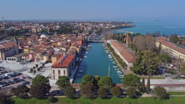 Vista Aérea Antigua Ciudad Fortificada Peschiera Dal Garda Protegida Por — Vídeos de Stock