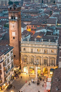 Piazza delle erbe, verona, İtalya