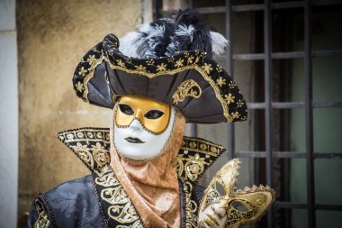 Venice, İtalya - 13 Şubat 2015: Harika maske katılımcı yıllık karnaval kutlamaları