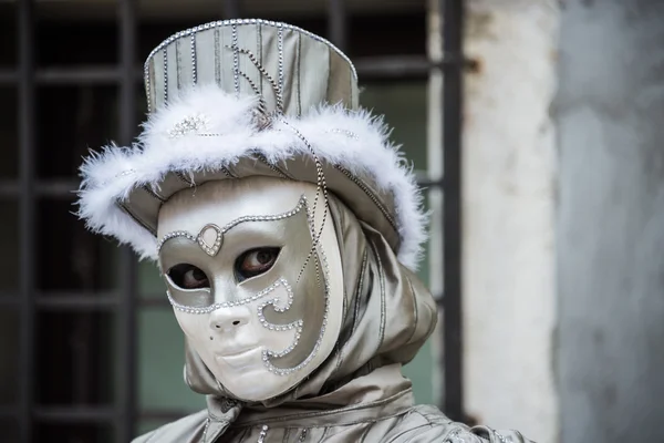 Венеция, Италия - 13 февраля 2015 г.: Прекрасная маска участника ежегодных карнавальных торжеств — стоковое фото