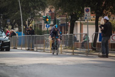 Camaiore, İtalya - 11 Mart 2015: profesyonel bisikletçi Tirreno Adriatico 2015 ilk aşamasında