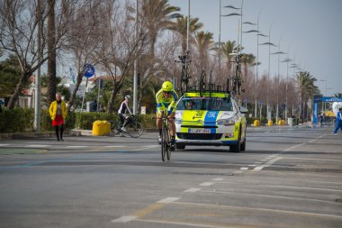 Camaiore, İtalya - 11 Mart 2015: profesyonel bisikletçi Tirreno Adriatico 2015 ilk aşamasında