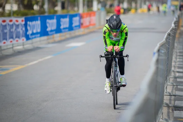 Camaiore, Italië - 11 maart 2015: wielrenner tijdens de eerste fase van de Tirreno Adriatico 2015 — Stockfoto