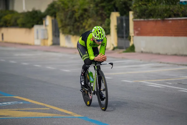カマイオーレ, イタリア - 2015 年 3 月 11 日: ダビデ Formolo 若いプロ自転車タイムトライアルの加温過程. — ストック写真