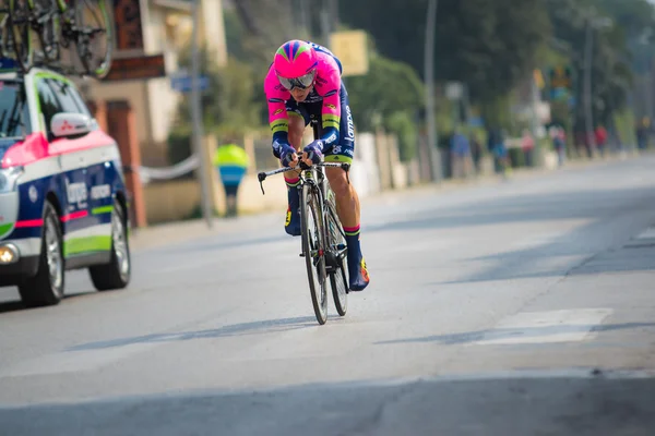 Camaiore, Włochy - 11 marca 2015: kolarz podczas pierwszego etapu Tirreno Adriatico 2015 — Zdjęcie stockowe