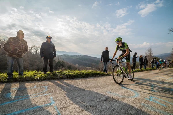 Castelraimondo, Italia 14 de marzo de 2015: Davide Formolo durante una escalada de una etapa del Tirreno Adriatico 2015 — Foto de Stock