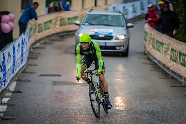 Valdobbiadene, Italy May 23, 2015; Professional cyclist during one stage of the Tour of Italy 2015. — Stock Photo, Image