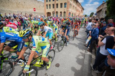 Marostica, İtalya 24 maggio 2015; Stege İtalya 2015 yılında tur sırasında profesyonel bisikletçiler grup