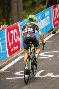 Madonna di Campiglio, İtalya 24 maggio 2015; Stege İtalya 2015 yılında tur sırasında profesyonel bisikletçi Davide Formolo