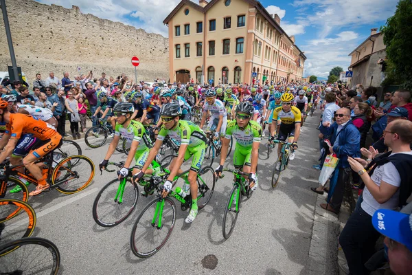 Marostica, Italia 24 maggio 2015; Skupina profesionálních cyklistů v stege turné Itálie 2015 — Stock fotografie