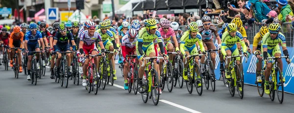 Aprica, Italia 26 maggio 2015; Grupo de ciclistas profesionales a la llegada de una etapa del Tour de Italia 2015 . — Foto de Stock