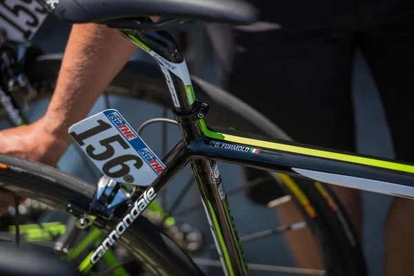 Melide, Italia 28 de mayo de 2015; Bicicleta de Davide Formolo antes de una etapa del Tour de Italia 2015 . — Foto de Stock