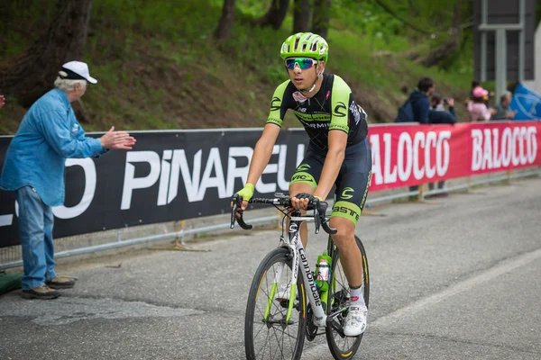 Sestriere, Itália 30 de maio de 2015; Davide Formolo enfrenta a última subida antes da chegada de uma etapa do Tour da Itália 2015 — Fotografia de Stock