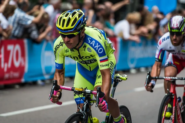 Milão, Itália 31 de maio de 2015; Grupo de Ciclistas Profissionais em Milão aceleram e preparam o sprint final — Fotografia de Stock