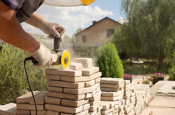 Máster Sierras Pavimentación Losas Con Una Amoladora Polvo —  Fotos de Stock