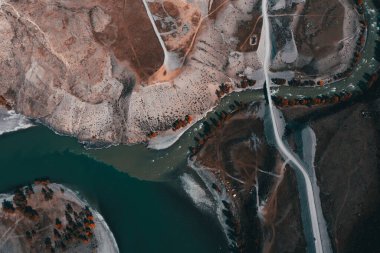 Chuya ve Katun nehrinin birleşimi.