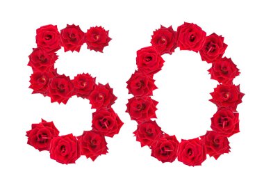 Beyaz izole edilmiş arka planda kırmızı güllerden yapılmış 50 numara. Kırmızı güller. Dekorasyon elementi. Elli.