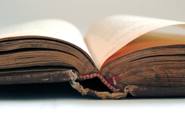 eski kitap açık 