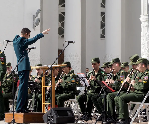 Kapellmeister und seine Musiker — Stockfoto