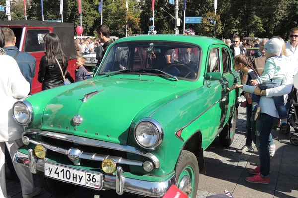 Kompakt autó moskvitch 402 — Stock Fotó