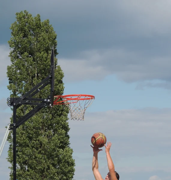 Tiro de baloncesto —  Fotos de Stock