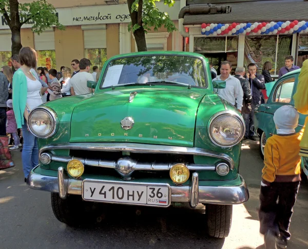 Sovyet retro F4 düzen araba 1960'larda Sedan Moskvitch 410 (Scaldia — Stok fotoğraf