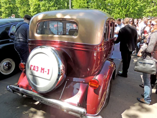 Elevação traseira do carro retro soviético da década de 1930 GAZ M1 — Fotografia de Stock