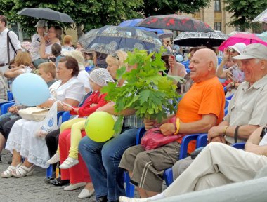Gözlükler ve duygularını ıslak bir gün