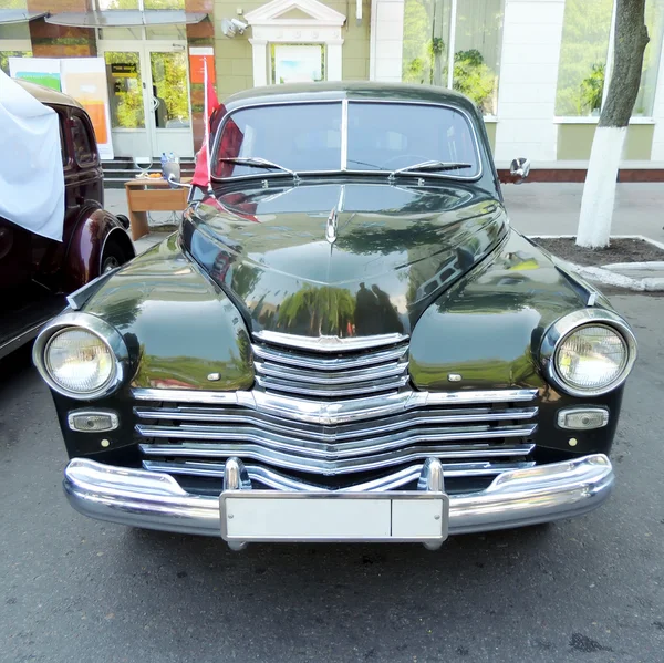 1950'lerde executive retro araba önü 