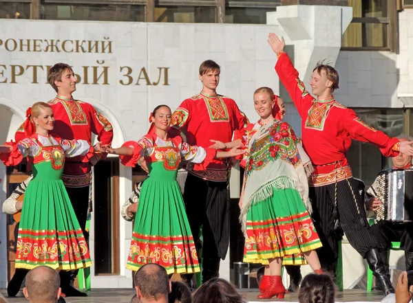 Russian folk dance — Stock Photo, Image