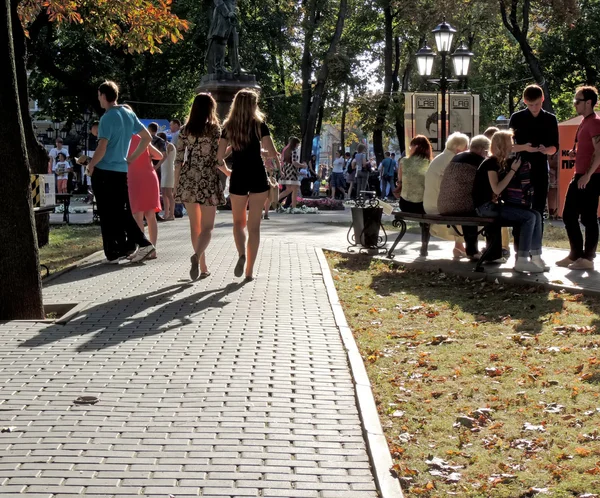 In the autumn park — Stock Photo, Image